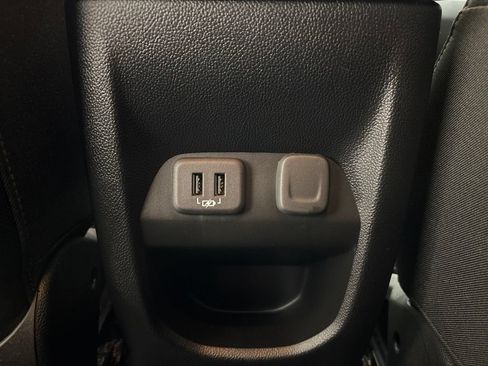 Used 2020 Chevrolet Colorado ZR2 w/ ZR2 Midnight Special Edition AWD/4WD image 38