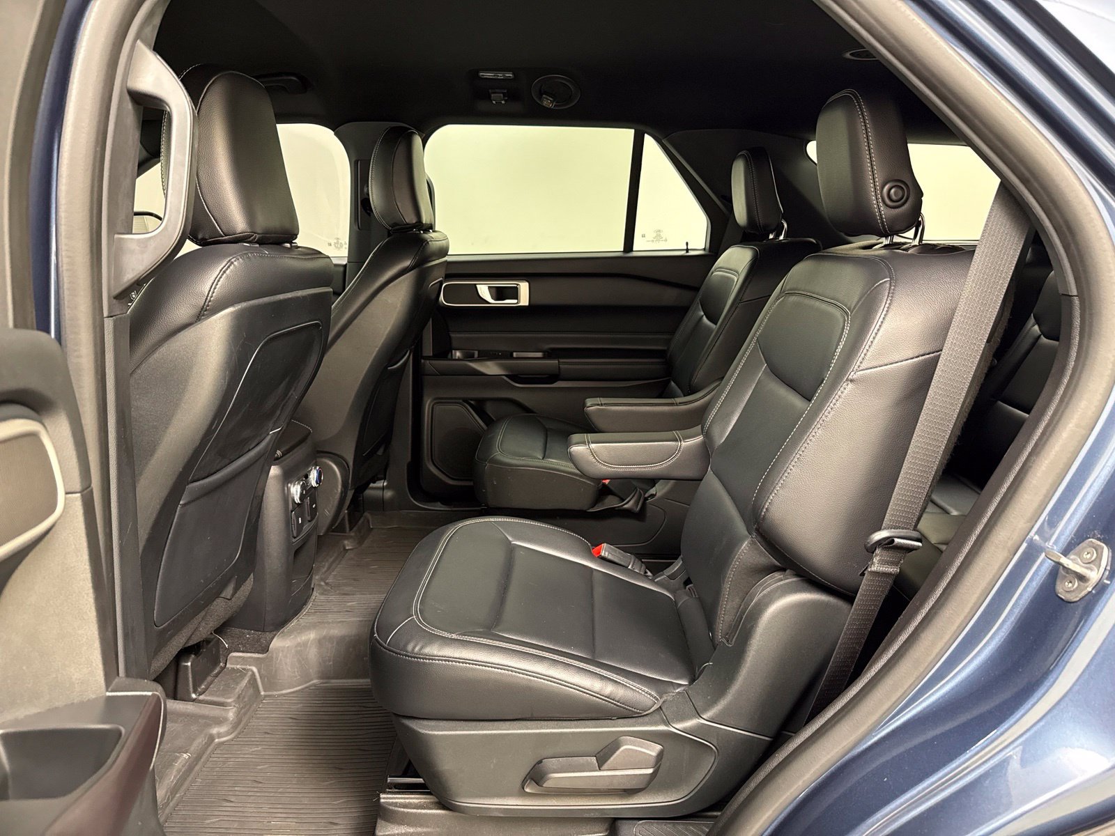 Used 2020 Ford Explorer XLT w/ Equipment Group 202A AWD/4WD image 20