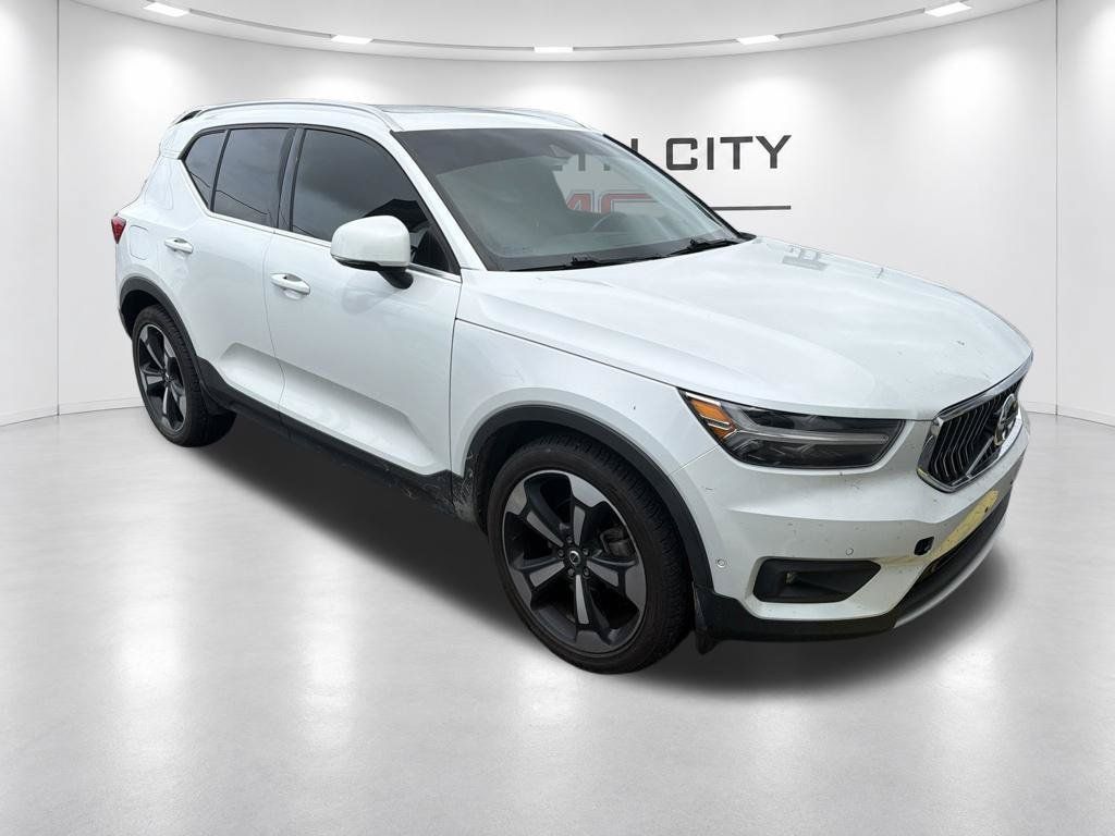 Used 2019 Volvo XC40 T4 Inscription FWD image 3