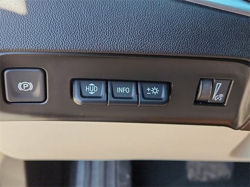 Certified 2023 Buick Enclave Avenir image 17