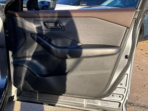 Used 2023 Nissan Rogue S image 20