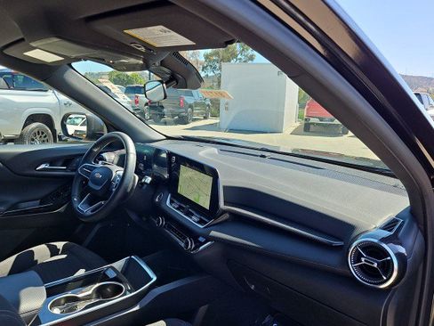 Used 2025 Chevrolet Equinox LT FWD image 29