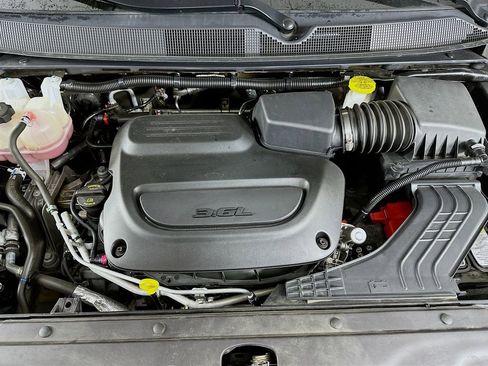 Used 2025 Chrysler Pacifica Limited image 42