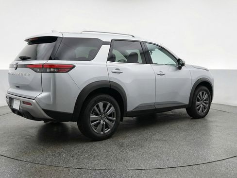 Used 2025 Nissan Pathfinder SV FWD image 9