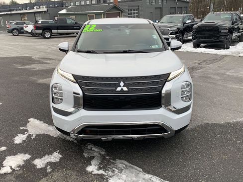 Used 2022 Mitsubishi Outlander ES image 2
