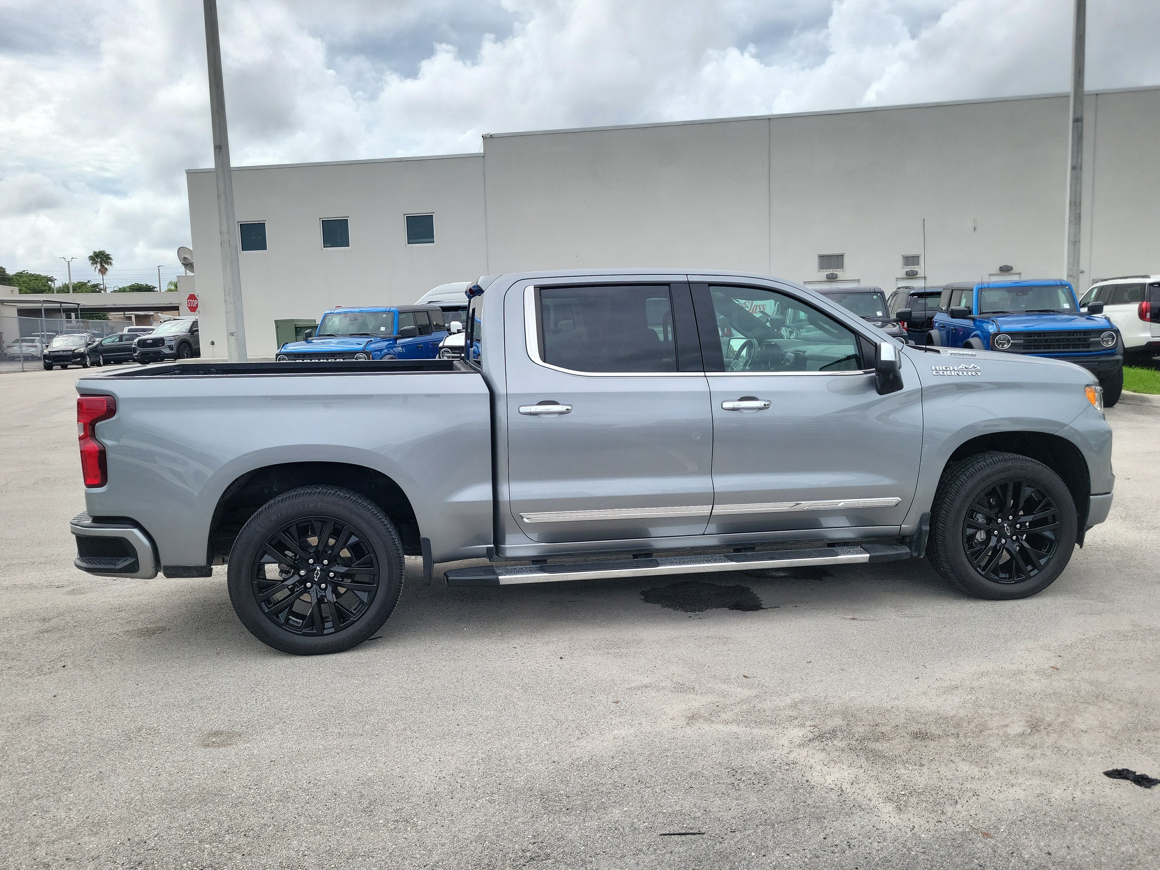Used 2024 Chevrolet Silverado 1500 High Country AWD/4WD image 4