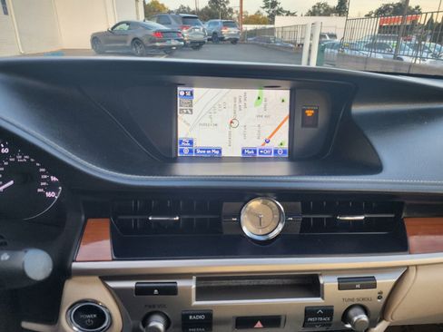 Used 2014 Lexus ES 300h image 15