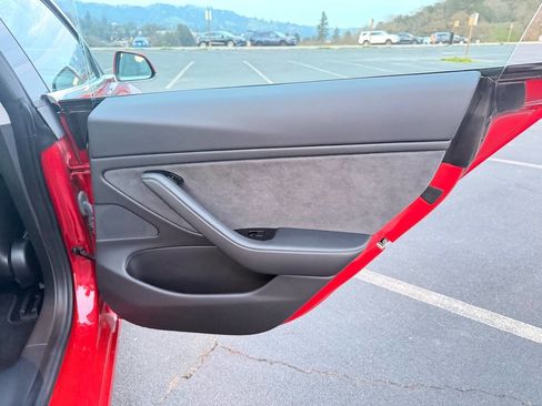 Used 2018 Tesla Model 3 Long Range image 14