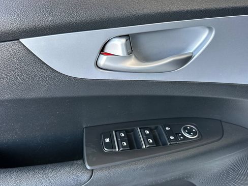 Used 2023 Kia Forte LXS w/ LXS Technology Package FWD image 11