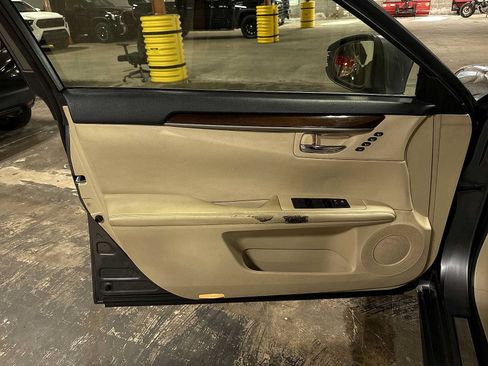 Used 2013 Lexus ES 350 w/ Luxury Pkg FWD image 29