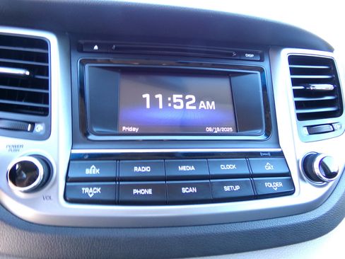 Used 2017 Hyundai Tucson SE image 19