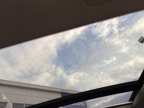 Certified 2025 Volvo XC40 B5 Core image 31