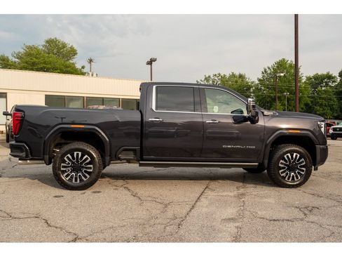 New 2026 GMC Sierra 2500 Denali Ultimate AWD/4WD image 9