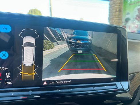 Used 2025 Volkswagen Atlas SE image 18