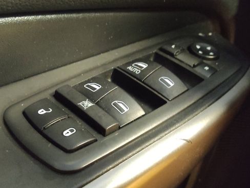 Used 2019 Jeep Cherokee Latitude w/ Popular Appearance Group image 27