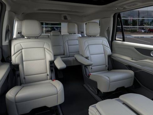 New 2026 Lincoln Navigator Reserve AWD/4WD image 11