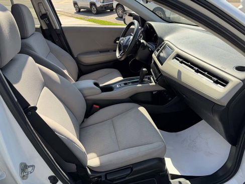 Used 2017 Honda HR-V EX image 18