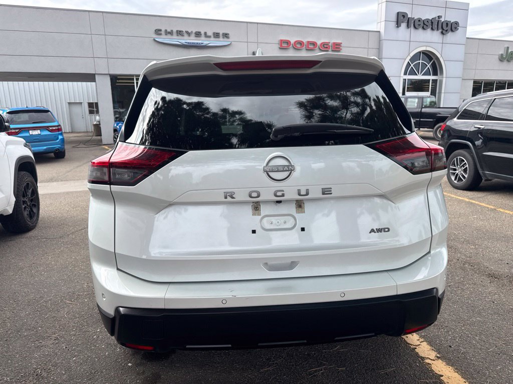 Used 2025 Nissan Rogue SV AWD/4WD image 8