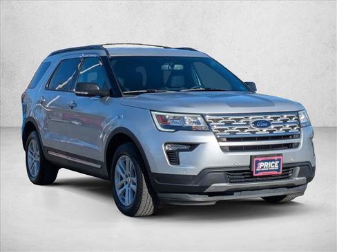 Used 2019 Ford Explorer XLT w/ Equipment Group 201A image 3