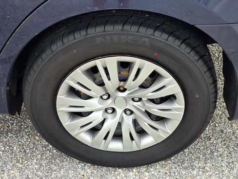 Used 2014 Toyota Camry LE FWD image 28