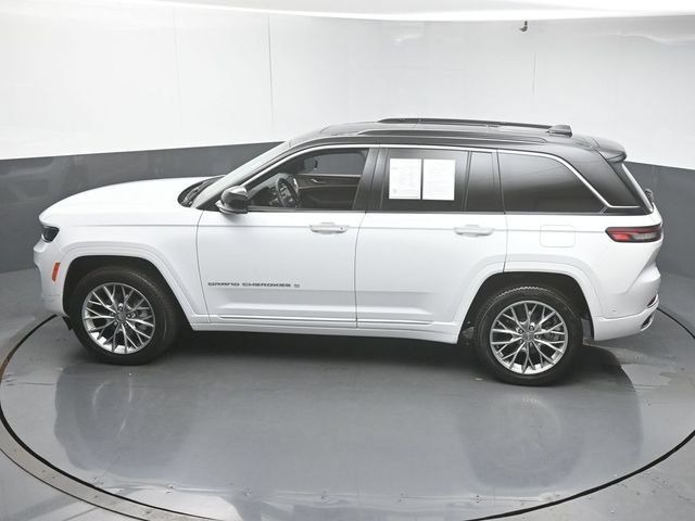 Used 2025 Jeep Grand Cherokee Summit AWD/4WD image 42