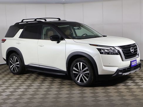 Used 2024 Nissan Pathfinder Platinum w/ Lighting Package (N93) AWD/4WD image 2