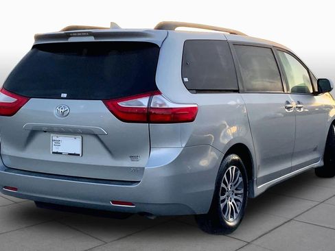 Used 2019 Toyota Sienna XLE FWD image 13