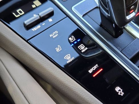 Used 2022 Porsche Cayenne image 24