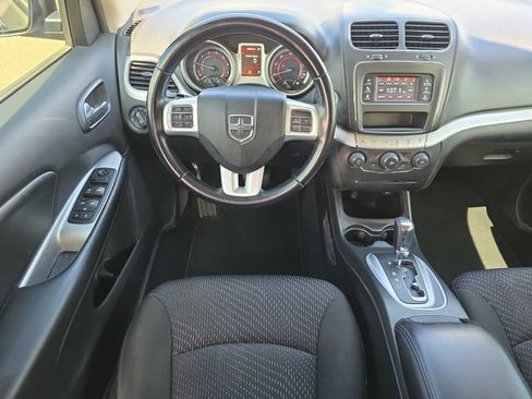 Used 2019 Dodge Journey SE w/ Connectivity Group FWD image 12