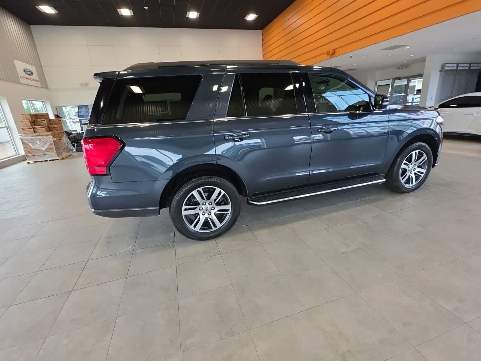 Used 2022 Ford Expedition XLT AWD/4WD image 7