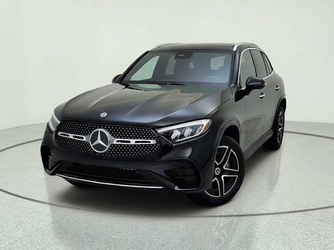 Used 2026 Mercedes-Benz GLC 300 image 2