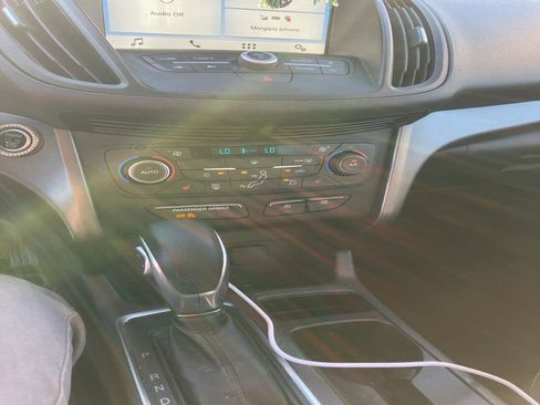 Used 2019 Ford Escape SE image 4