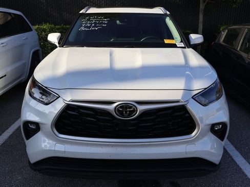 Used 2022 Toyota Highlander XLE AWD/4WD image 5