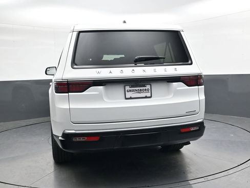 Used 2024 Jeep Wagoneer L Series II w/ Flexible Seating Group image 5
