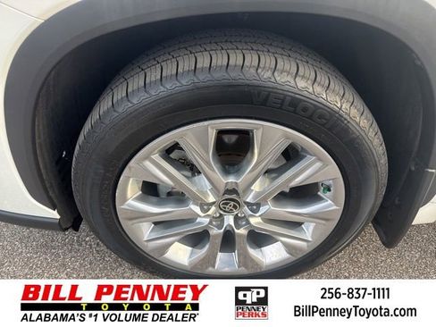 Used 2021 Toyota Highlander Limited image 11