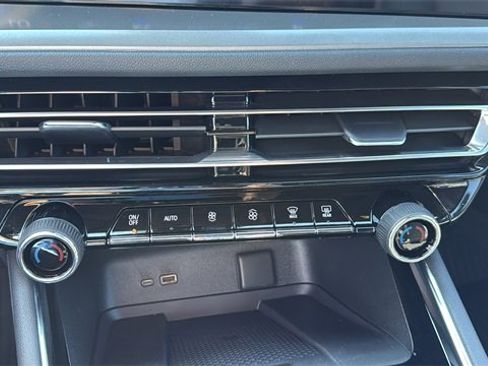 New 2026 Chevrolet Traverse LT image 16