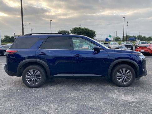 Used 2025 Nissan Pathfinder SV AWD/4WD image 3