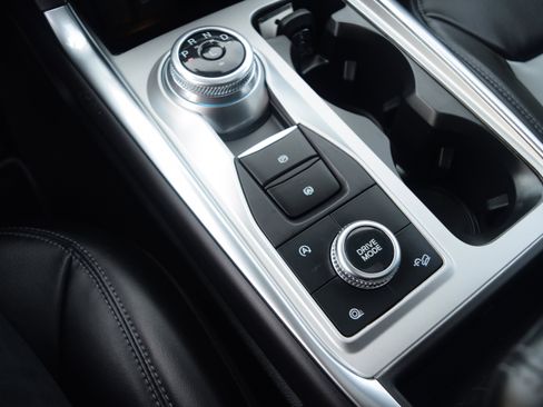 Used 2023 Ford Explorer XLT w/ Equipment Group 202A image 12