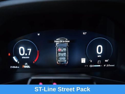 Used 2025 Ford Explorer ST-Line w/ ST-Line Street Pack AWD/4WD image 3