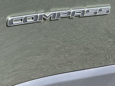 Used 2018 Jeep Compass Latitude w/ Popular Equipment Group AWD/4WD image 19