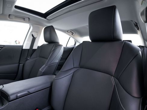 Used 2023 Lexus ES 350 w/ Premium Package image 6