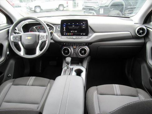 Used 2024 Chevrolet Blazer LT w/ Convenience Package FWD image 12