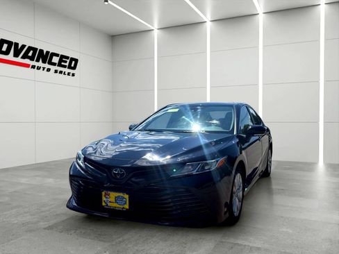 Used 2020 Toyota Camry LE w/ Convenience Package FWD image 4
