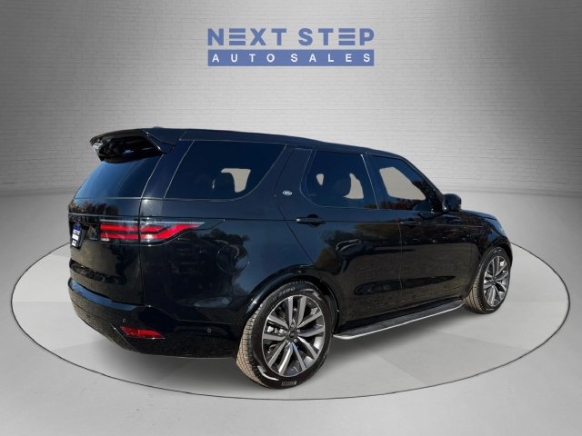 Used 2024 Land Rover Discovery Dynamic SE AWD/4WD image 8