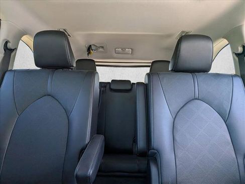 Used 2023 Toyota Highlander Platinum image 16