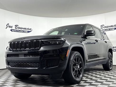 Used 2024 Jeep Grand Cherokee L Laredo image 3