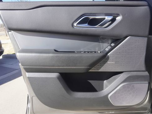 Used 2019 Land Rover Range Rover Velar R-Dynamic SE image 17