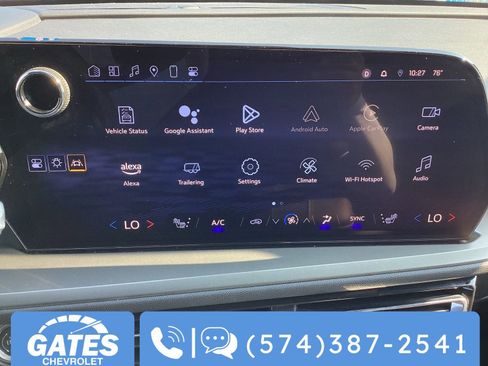 Used 2025 Chevrolet Traverse LT image 3