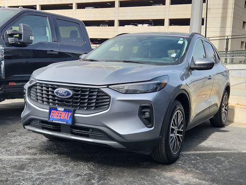 Used 2024 Ford Escape SE image 4