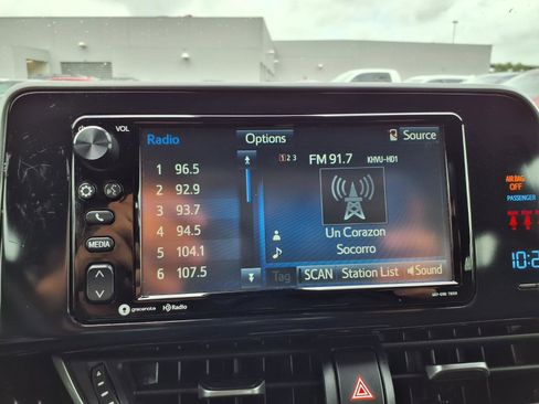 Used 2018 Toyota C-HR XLE FWD image 6